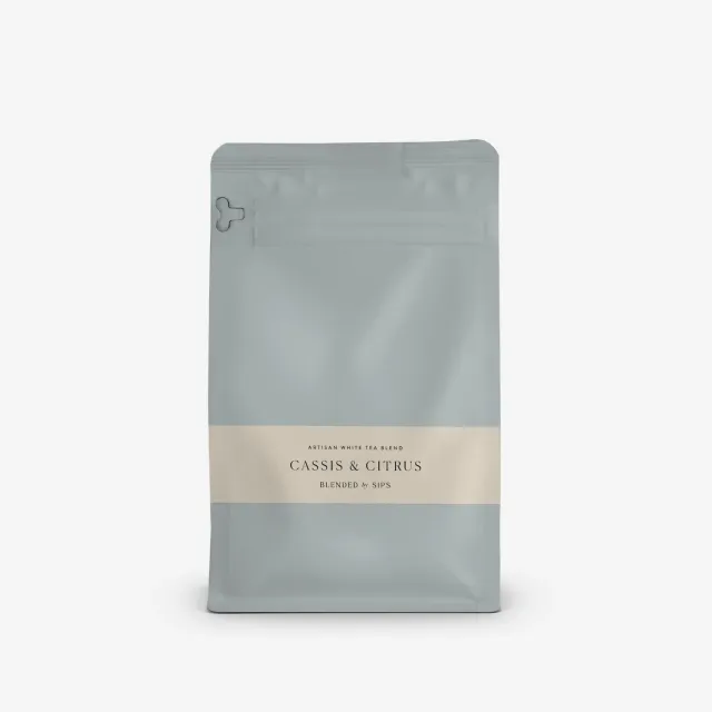 By SIPS Cassis & Citrus hvid te solbær