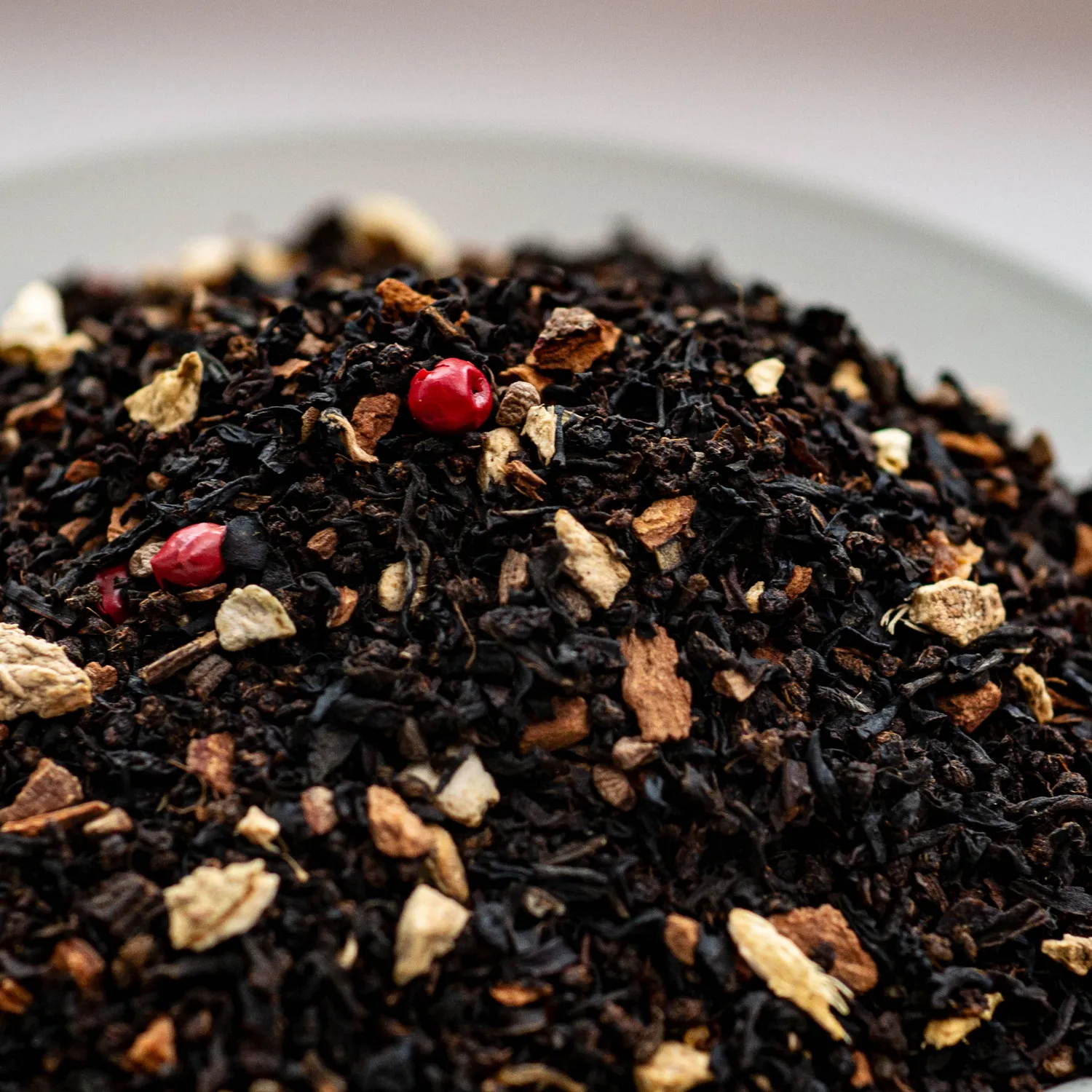 By SIPS Caramel Chai sort te karamel krydderi