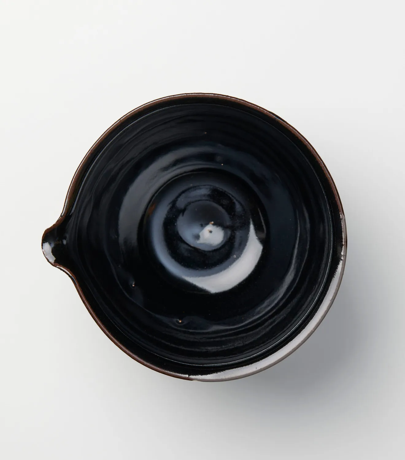 Kittachi Spouted Chawan matcha skål sort med tud