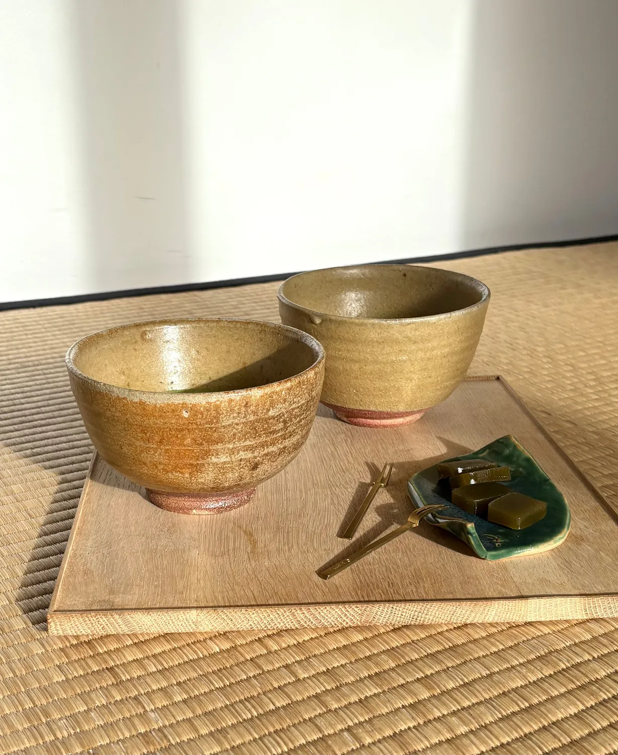 Tyst Te Karatsu Chawan matchaskål vintage okker